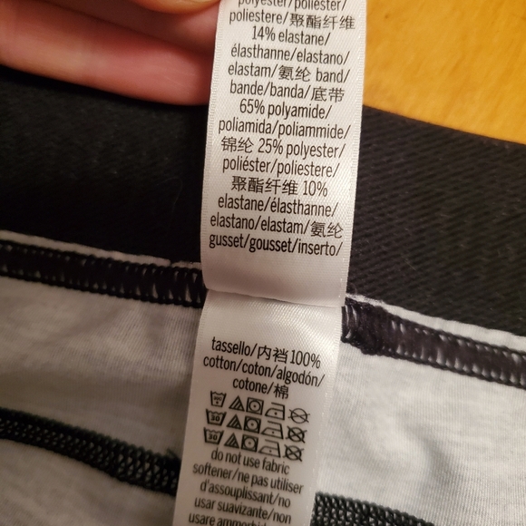 NWOT Victoria's Secret Sport shorts, women size L. Heathered Grey/black/white. - Picture 4 of 6